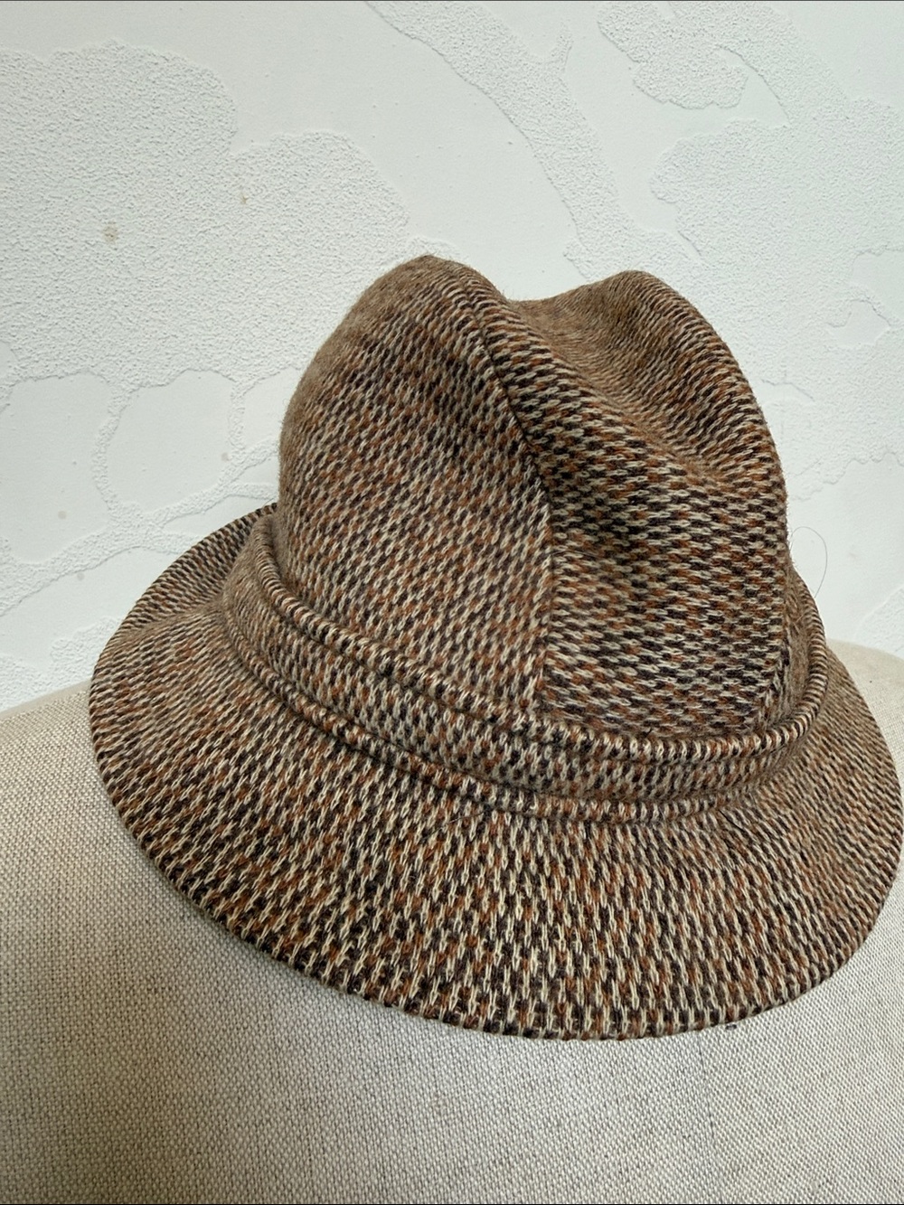 Kangol Men's Brown Tweed Hat with Black Label
